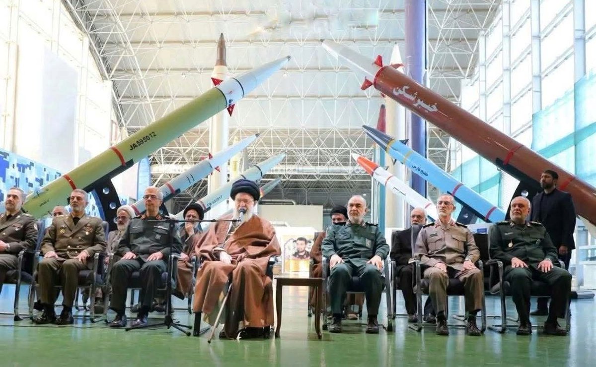 IranDefenceForc's tweet image. 🇮🇷 The one who fights for truth never faces defeat.
Hazrat Ali (رضی اللہ عنہ)
The people of Iran know well that Hazrat Ali, the master of courage, once lifted the gates of Khaiber with unmatched strength a legacy that inspires generations to stand firm for justice and truth.