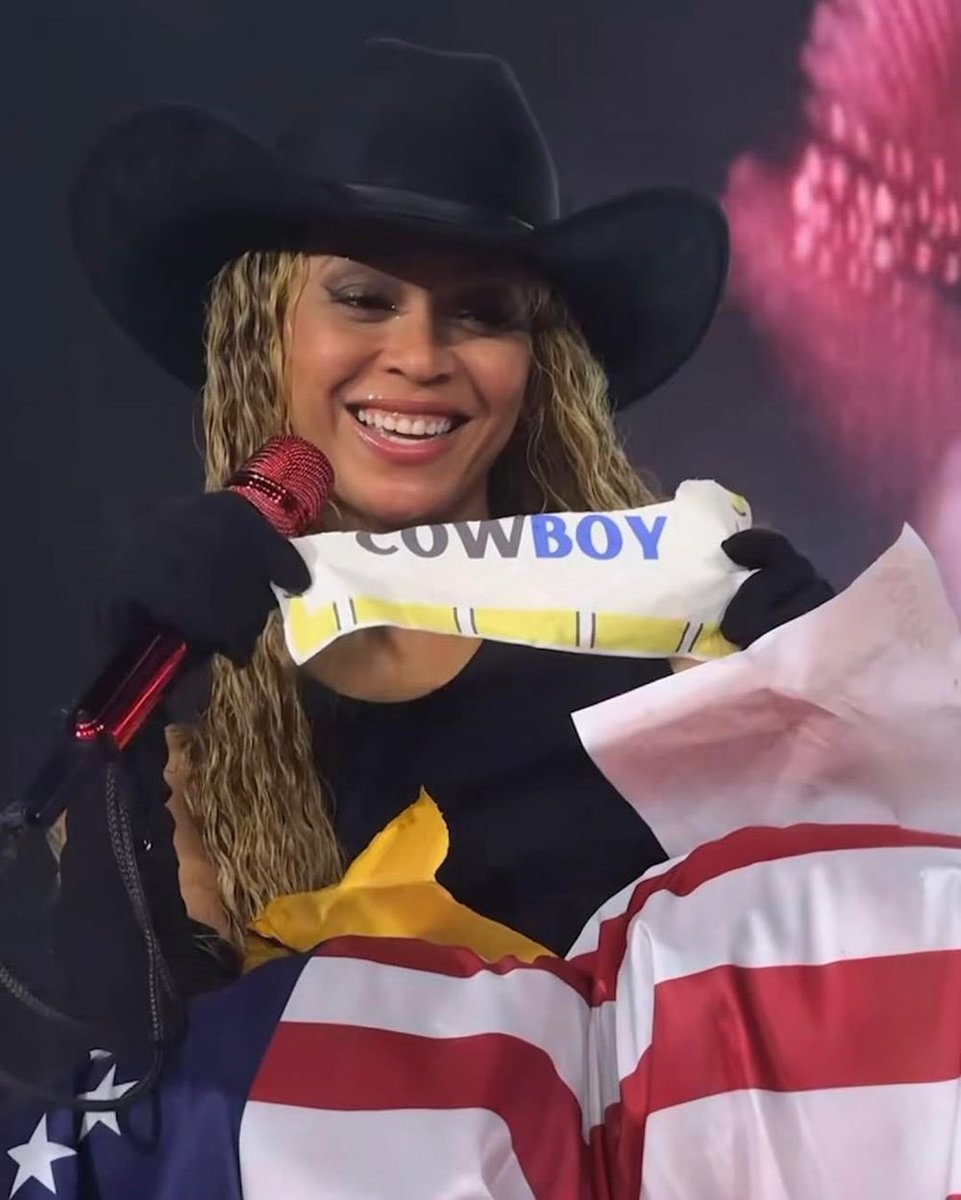 Beyoncé enviou flores à família que pediu para ela fazer a revelação do bebê durante show em maio. O neném se chama Levi. ❤️

“Parabéns pelo seu mais novo cowboy. Todo meu amor e bênçãos.”