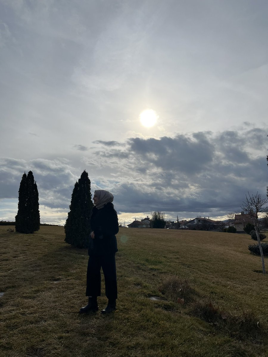 belki de hayatın anlamı, hayata anlam katmaktır.