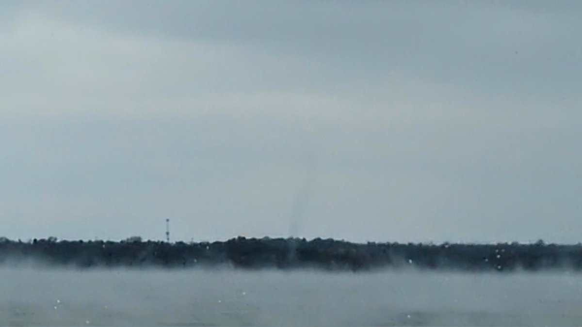 Spotted a few "snownado" waterspouts over Benbrook Lake🌪️🌨️ These form when arctic air moves across warm bodies of water, creating enough instability for air to rise and spin. 
<a href="/MaxVelocityWX/">Max Velocity</a>
<a href="/ryanhallyall/">Ryan Hall, Y’all</a>
<a href="/NWSFortWorth/">NWS Fort Worth</a>
#waterspout #winterstorm #dfw