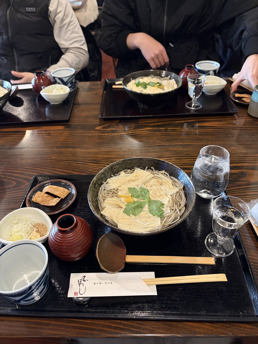 aporo_45's tweet photo. 福山さんのツアー初日
初めての会場KOBE GLION
凄い近くて会場の雰囲気最高でした。
次はOSAKA楽しみ😊
ちぃましゃがいてるから写真撮るのが楽しくなりました。
お昼は灘の酒蔵、酒心館に10年以上訪れていませんでしたが、変わらず美味しいです😋夏前にも行きたい。 https://t.co/xsVR66bc6R