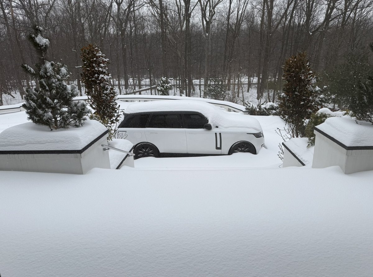 Yep.. Snow is falling in NJ/NY… Looks like I’m not going anywhere for awhile.. 12Degrees🧊