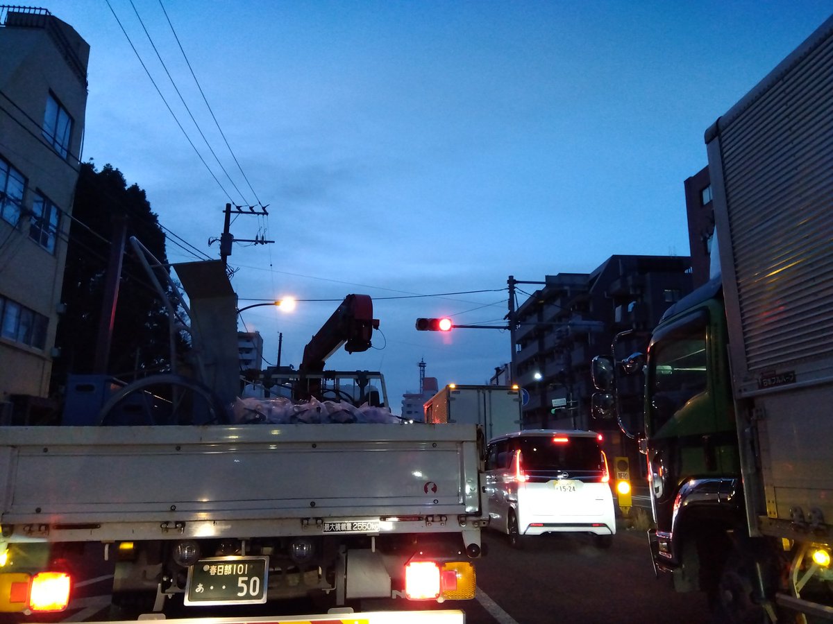 ココの赤信号は人生で初めて止められたわ💨 #環八