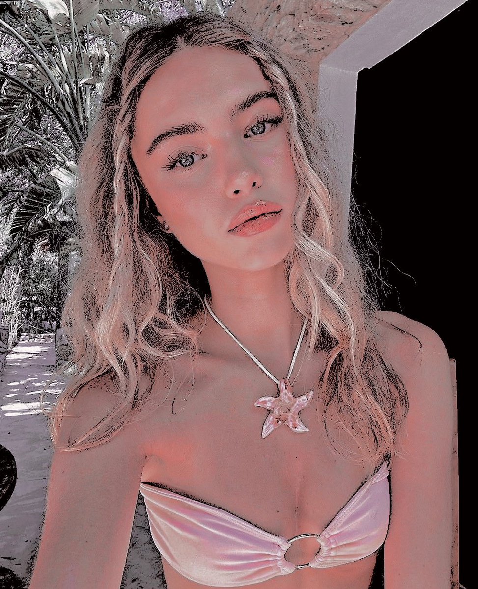 ·  *  　 * 　  　　 
 　  　 　　 ·  　   .  ✧
 　　　  　✵   * 　　　　　 　　  
 ·　　   *  ·         madyson l. allavena.

    f1 journalist. ‘98 baby.