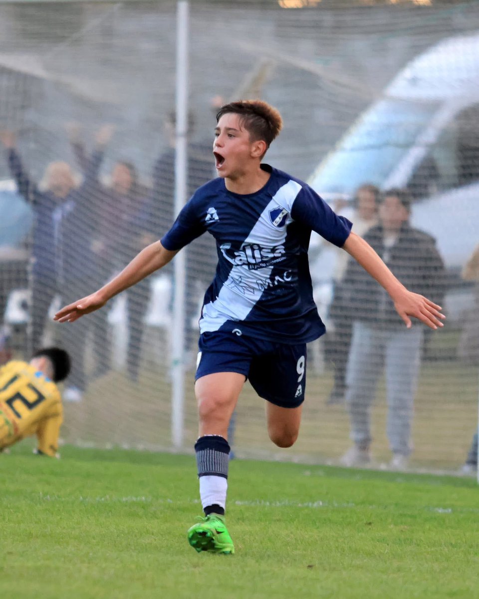 Thiago Perez y Emanuel Soteldo se irán a jugar a Capital. Thiago ira a jugar a River Plate y vivir en su pensión, mientras que Ema hará lo mismo en Huracan de Parque Patricios.

La Categoría 2012 dio sus frutos, éxitos!