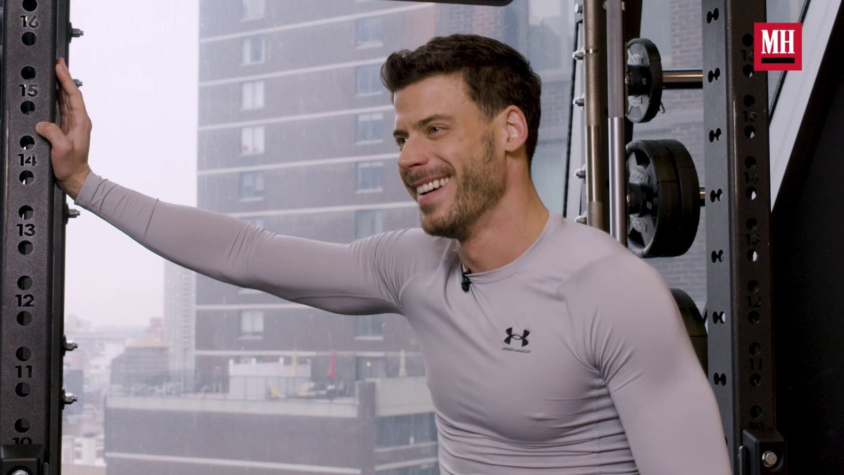 nicknotes2's tweet image. "The main reason for wanting to log off is seeing how 'Heated Rivalry' has become a mass psychosis event," says François Arnaud on taking a social media break."It's really brain rot and stops me from achieving anything I want to in life." 
menshealth.com/fitness/a70109…