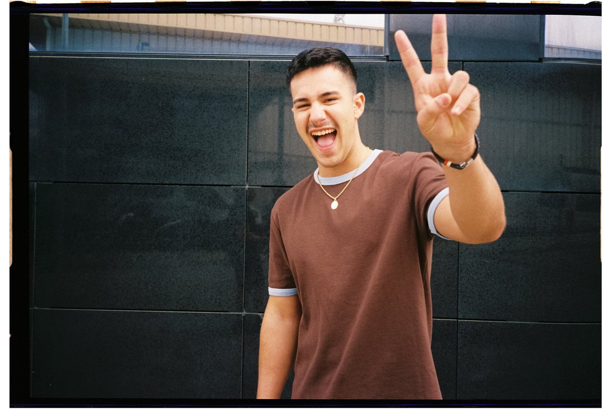 ¡Dale 🔄 si te mueres de ganas de escuchar el álbum debut de Guille Toledano!

¿Cómo te gustaría que fuera? 🤔