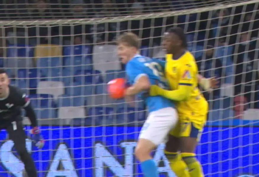 ForzaNapoli234's tweet image. Ricapitolando da quando marotta si è presentato ai microfoni dopo Napoli-Inter:
- 0 rigori a favore
- squadra con più rigori contro in serie a
- VAR a favore completamente spento

@sscnapoli vi va bene così?

L’elenco è in aggiornamento