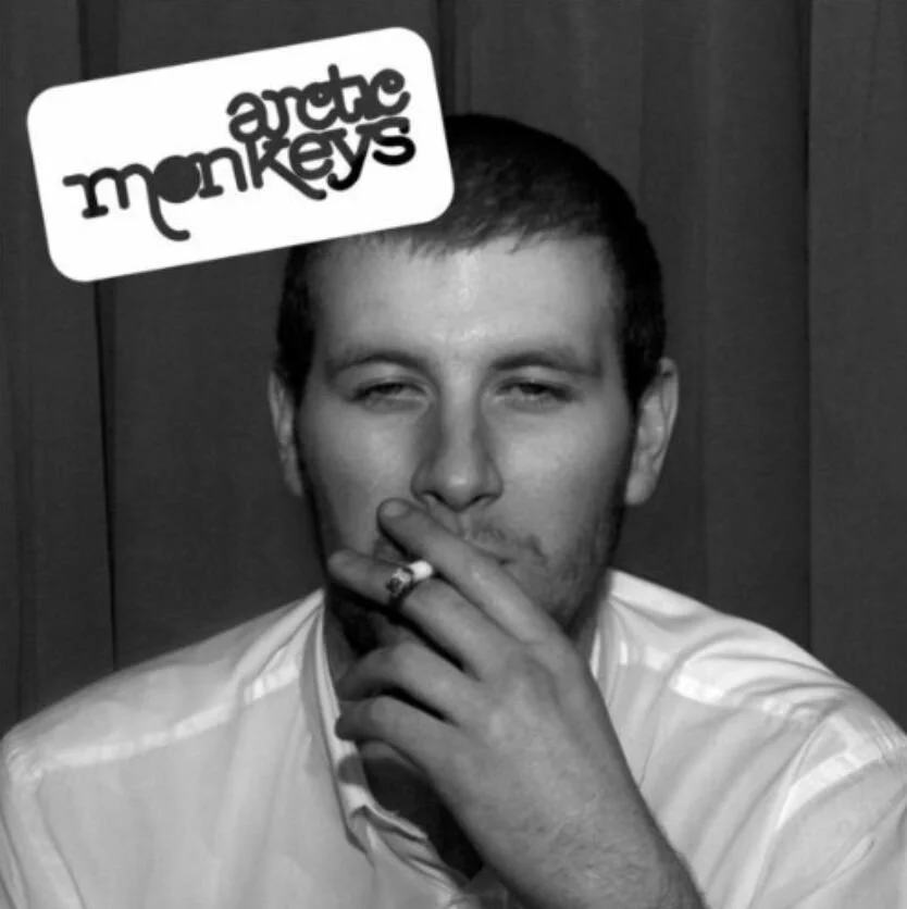 acervoarctic's tweet photo. Chris McClure (aka @SteveBracknall) recriou a icônica foto da capa do álbum 'Whatever People Say I Am, That's What I'm Not' 20 anos depois https://t.co/QYZz97tejd