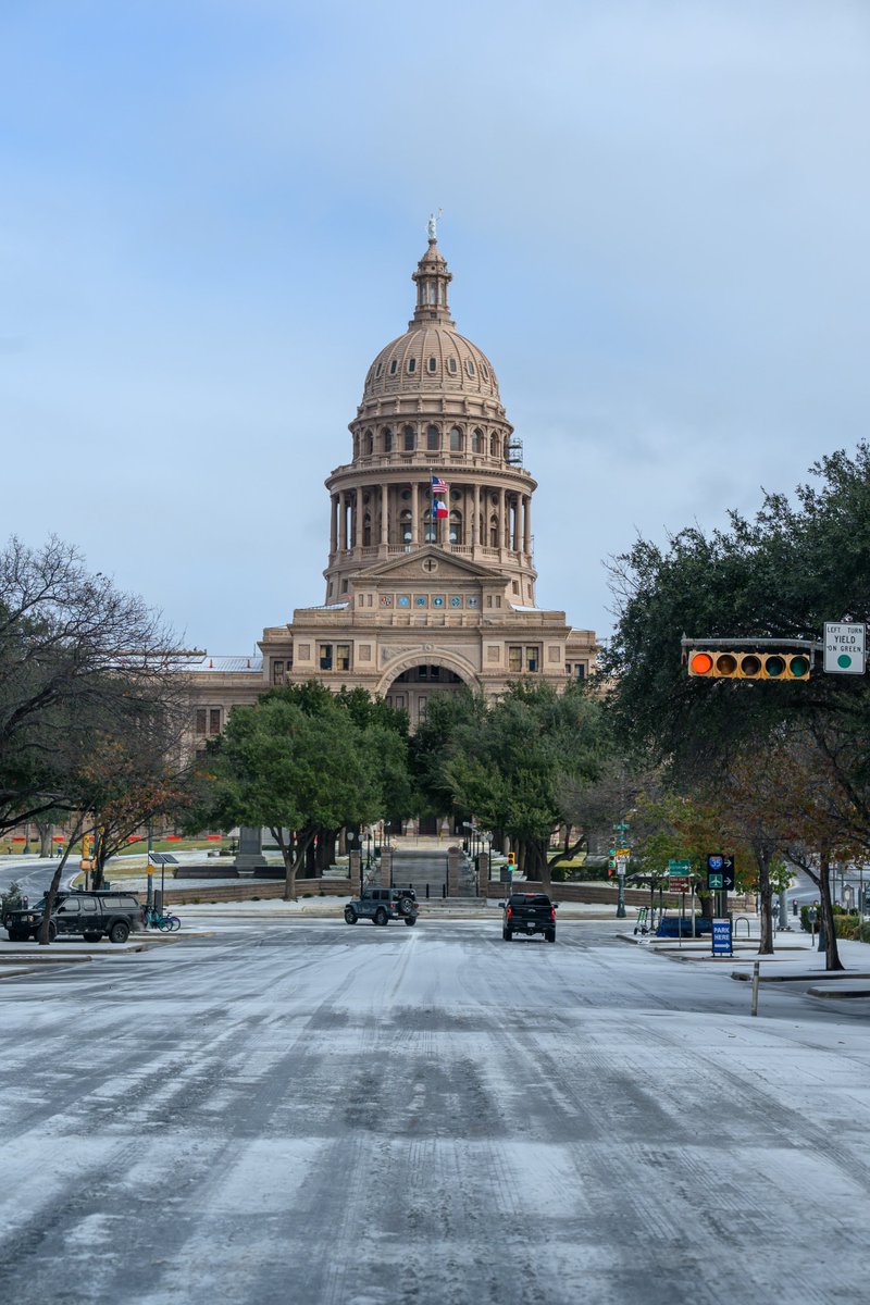 jasonmoodytx's tweet photo. Snowday Austin. #snow #austin #ice #deepfreeze https://t.co/gbxbTZBIoE