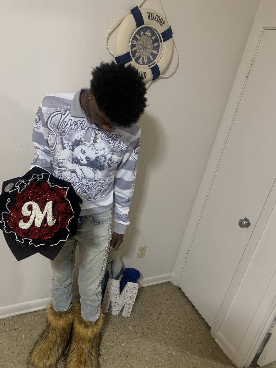 donlouuu's tweet photo. #22🎂🩶🤍 https://t.co/iI4hz0gbys