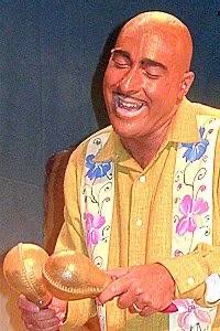 Yo echo mucho de menos los disfraces de antes, mas puros y sencillos haciendo apología al nombre de la comparsa y sin 60 kg de purpurina, ahora tengo la sensación de que cualquier disfraz de una agrupación te vale para otra cualquiera sin importar como se llamen. #COAC2026P15