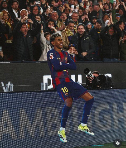 DanikRM_'s tweet image. Imitando a su ídolo