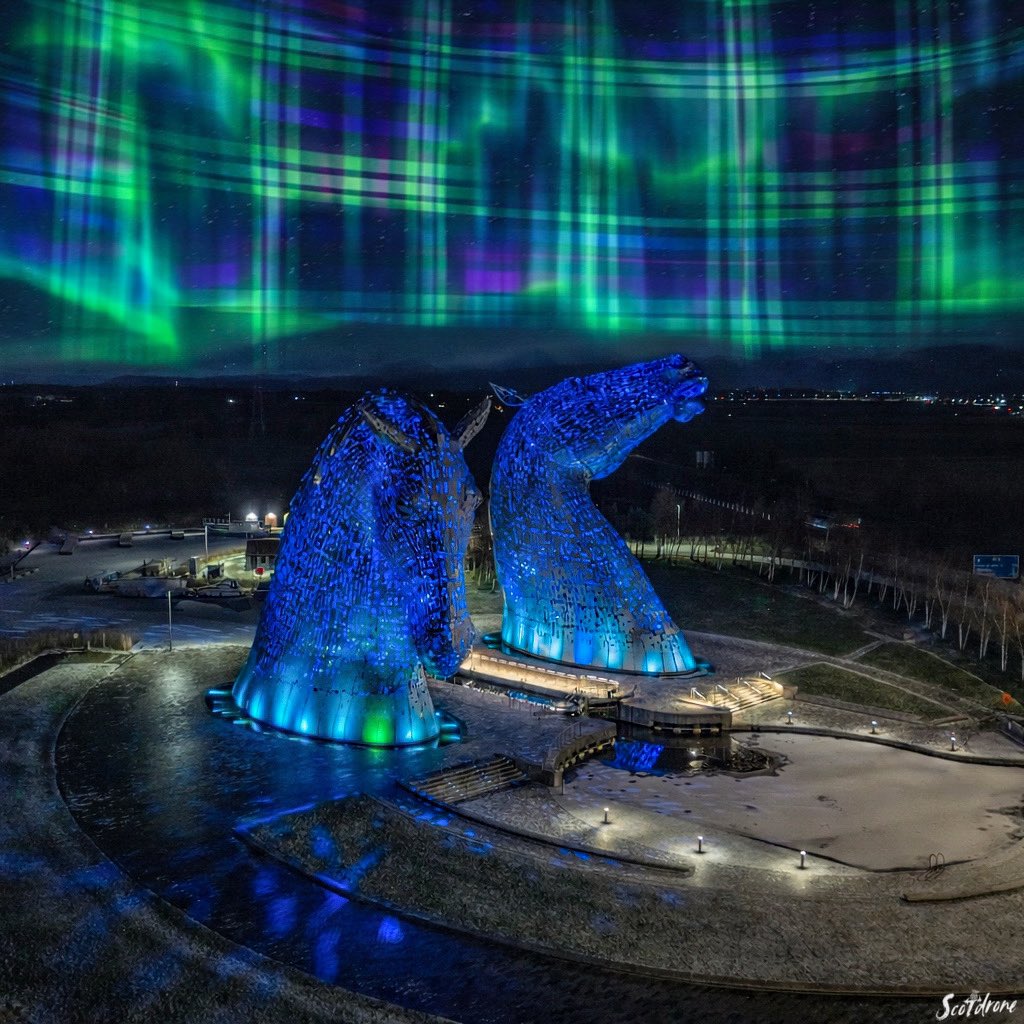 scotdrone's tweet image. The McAurora Borealis at the Kelpies in #Falkirk tonight on Burns Night.  The unusual rare phenomenon caused by the fumes of huge quantities of haggis being cooked during a strong solar storm😉

(Just a wee joke post using one of my pictures of the #Kelpies!! 🤣)