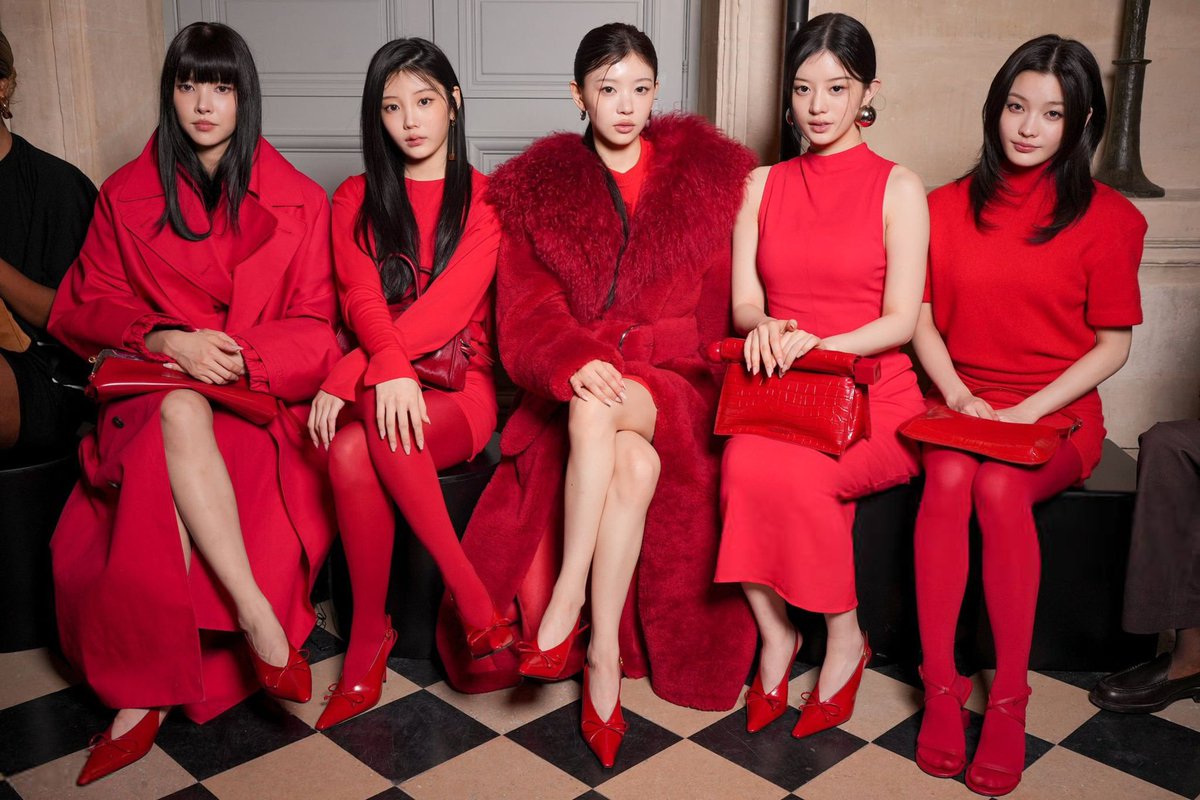 kchartsmaster's tweet photo. ILLIT at the Jacquemus Fall/Winter 2026 show at Paris Fashion Week. https://t.co/oqG4KSdKHx