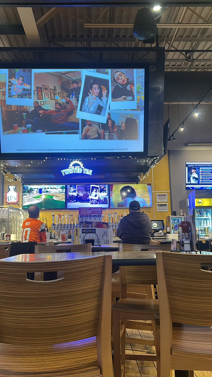 You think they will let me put <a href="/AzulGG/">AzulGG</a> ‘s stream on the big screen for me and the homies