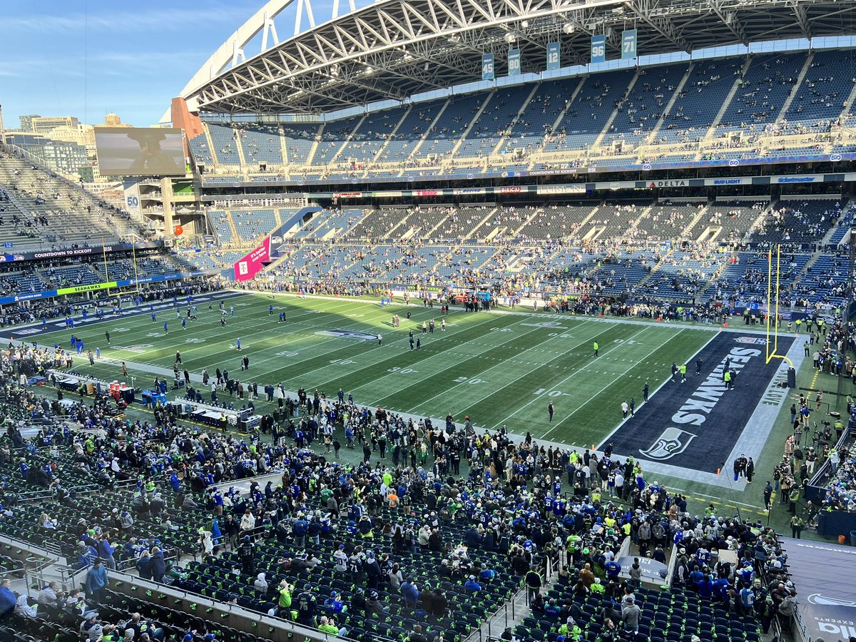 ArashMarkazi's tweet image. A picture perfect day in Seattle for the NFC Championship Game.