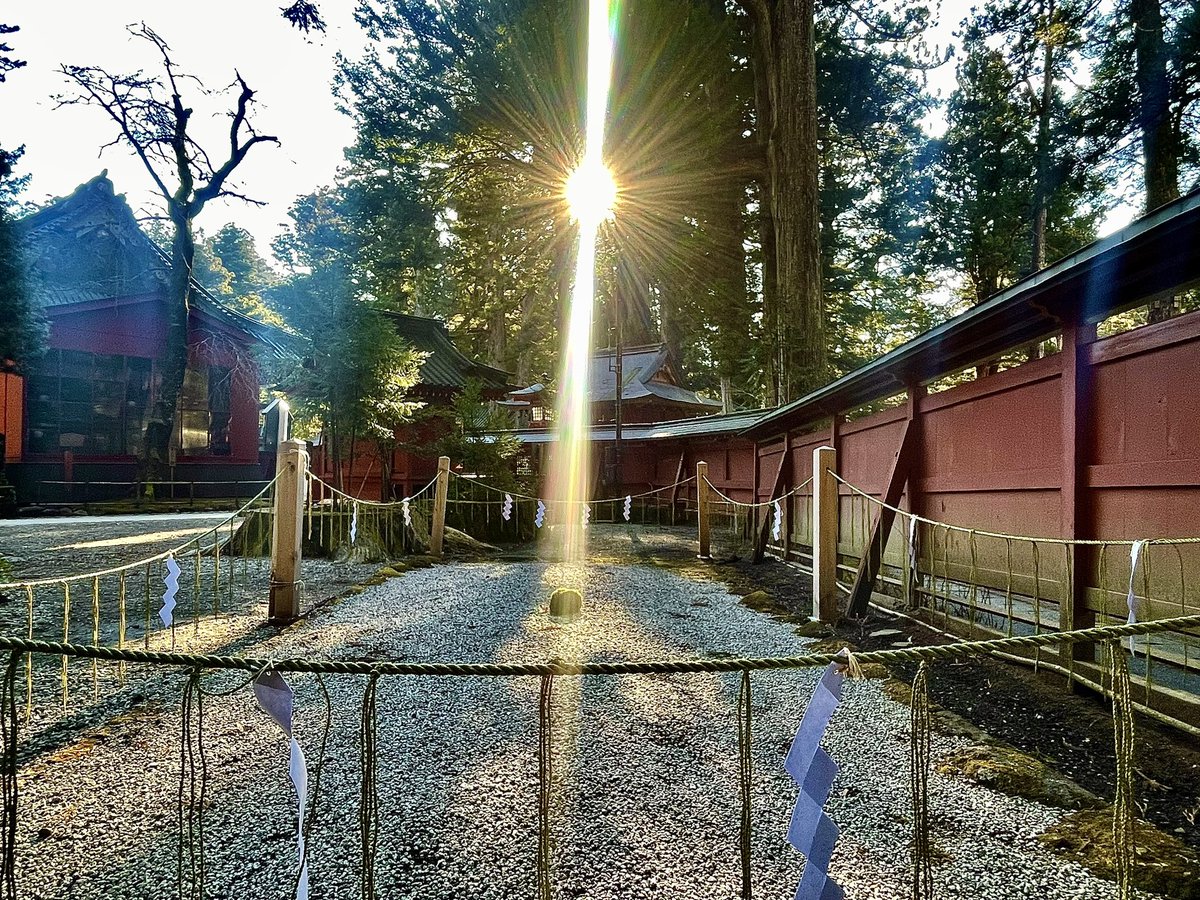 日光二荒山神社⛩️

高天原より
まっすぐに降りる光💫

この光のお福分けを
そっとお届けいたします🙏✨

皆様に良いことが
山程起こりますように👋✨🩷

今週もよろしくお願いします🙇‍♀️✨

#お福分け #日光二荒山神社