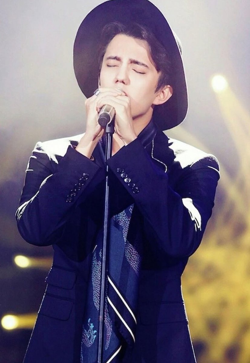 Leyla_Deara's tweet image. Su voz es tan envolvente que logra abrazar a todo 
el público, sin importar la distancia o el idioma.

NINE YEARS OF LOVE
#DimashAndDears
Happy Dears Day 2026