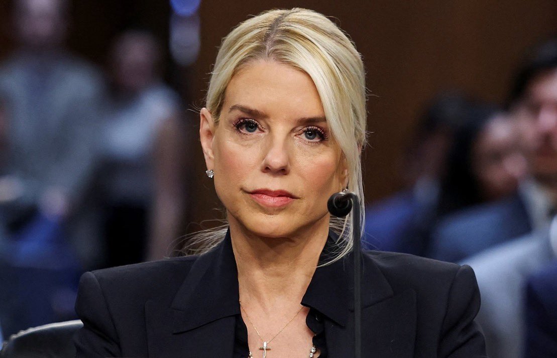 🇺🇸 Minnesota Governor Tim Walz responds to Attorney General Pam Bondi's letter.

"There's 2 million documents in the Epstein files we're still waiting on. Go ahead and work on those."