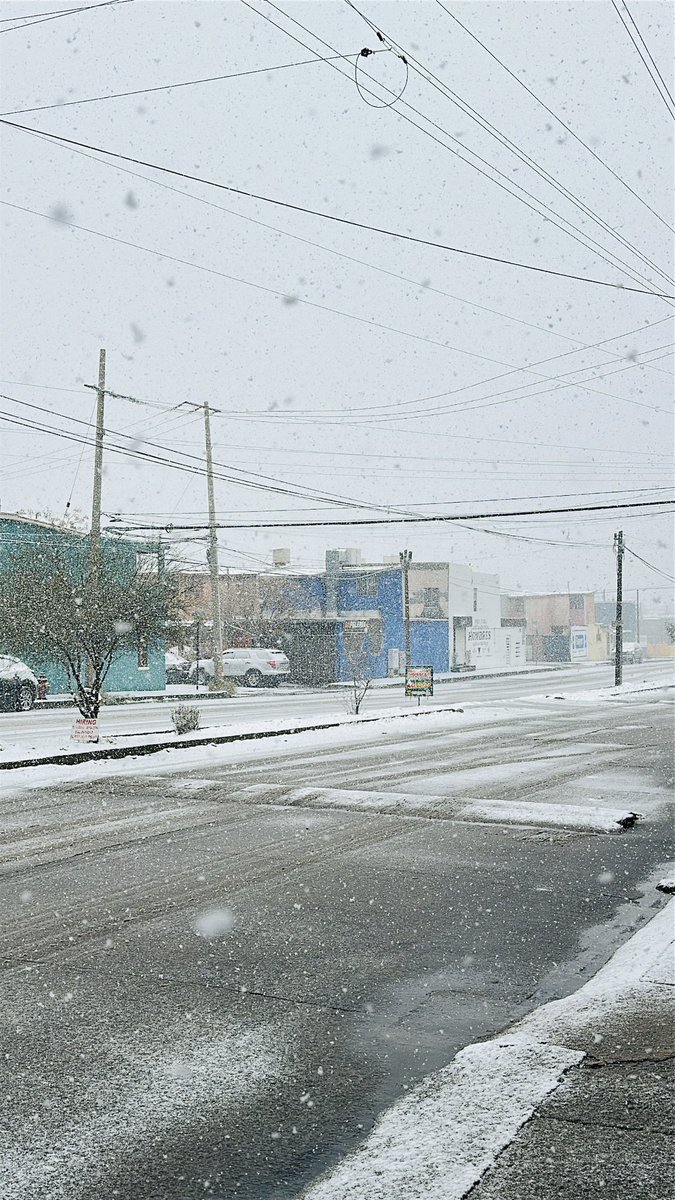 EdgarCastrejoon's tweet photo. @lopezdoriga Y así amanecimos hoy en  Ciudad Juárez ❄️ https://t.co/py1RrFQEkC
