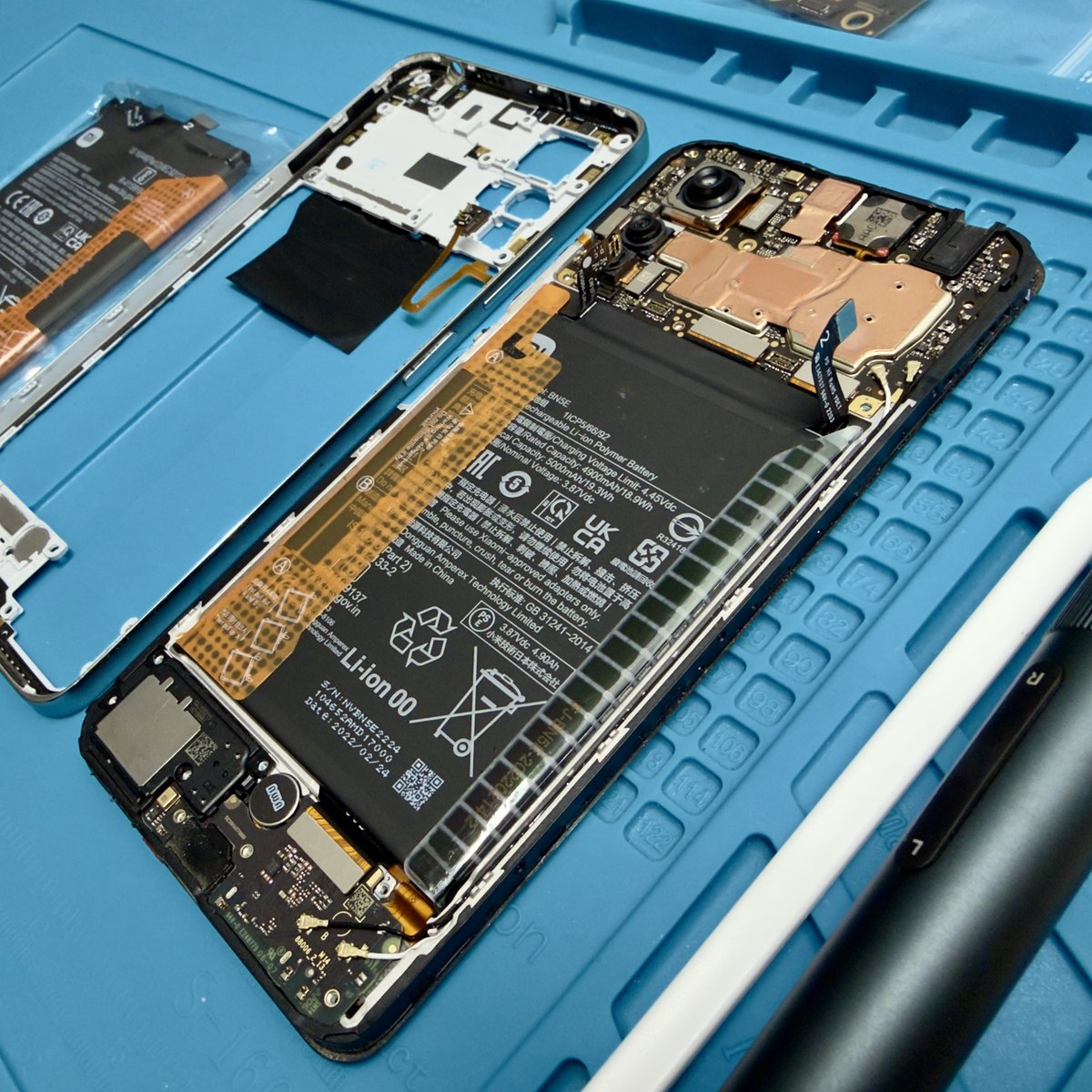 impossible_fix's tweet photo. Replacing the battery on the Xiaomi Redmi Note 11 Pro 5G (2201116SG) smartphone.

#xiaomi #redmi #service #fix #battery https://t.co/ybjHsxwmm8