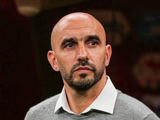 On oublie pas …
Personne ne parle du coach qui a laissé ses joueurs aller voler des serviettes .
Il ne s’est jamais opposé aux agissements de sa troupe.

Pape Thiaw laniou yap rek .
<a href="/CAF_Media/">CAF Media</a> <a href="/CAFCLCC/">TotalEnergies CAFCL & CAFCC 🏆</a>