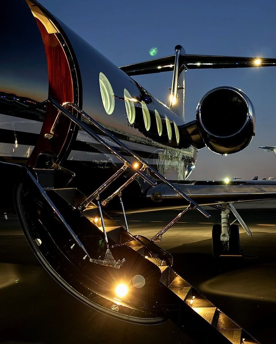 choquei's tweet image. 🚨FAMOSOS: Juliano, da dupla com Henrique, comprou um avião de R$ 80 milhões.