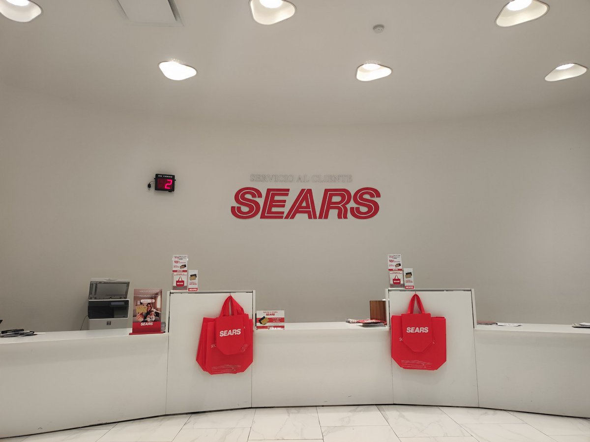 Paugred's tweet photo. @searsmexico Así servicio al Cliente Parque Tepeyac.

No hay quien atienda 

No hay turnos 

Pésimo servicio 
@searsmexico https://t.co/cYa0egdoYN