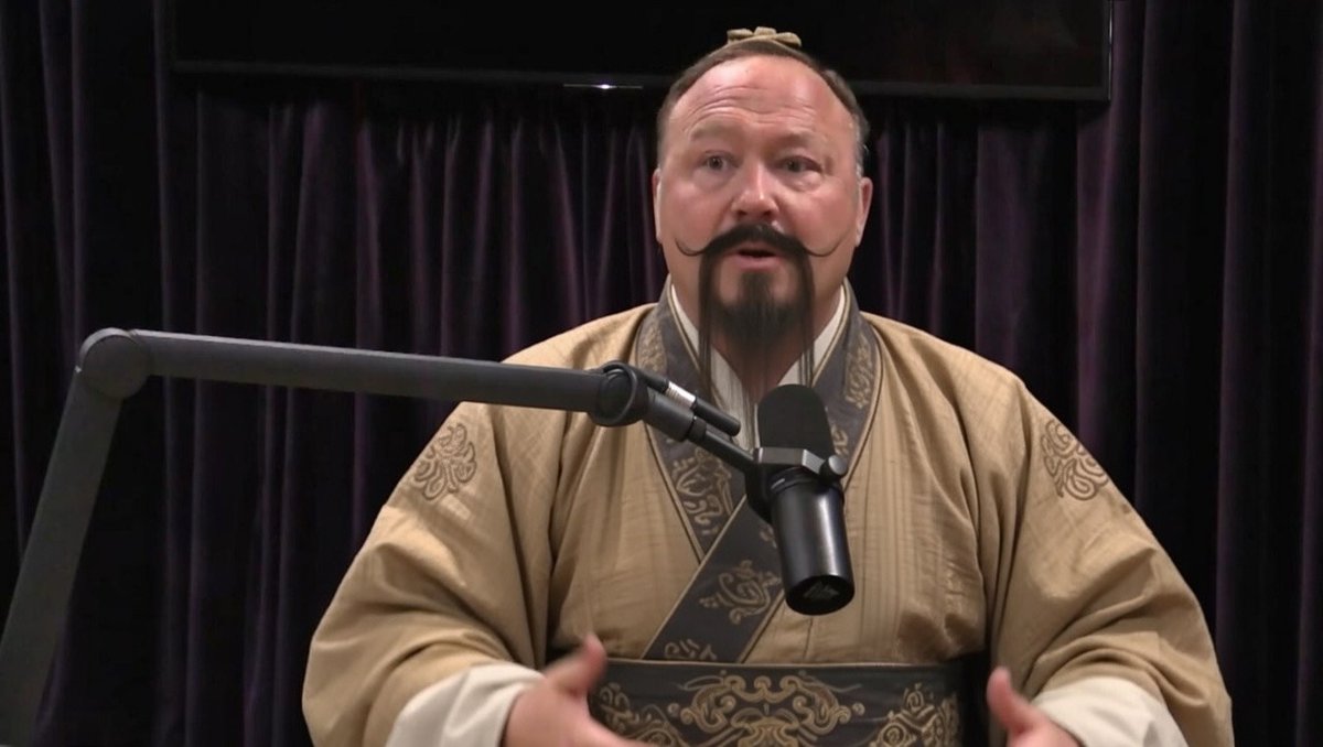 enkyledu's tweet image. Dong Zhuo doesn’t want you to know this but you can just pick up a barbell in a gym and start swinging it like a halberd. It’s part of my Lu Buff regime, the art of not pursuing sloth.