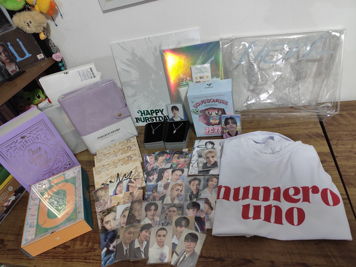 E mais um feedback super positivo para <a href="/dkzinho__/">cati</a> e <a href="/wonuportrait/">babi</a> que fizeram as cegs de todos esses itens e trouxeram eles com agilidade, segurança e transparência. A ceg das meninas é sempre muito organizada!! Obrigada mais uma vez por ajudar na minha coleção!!