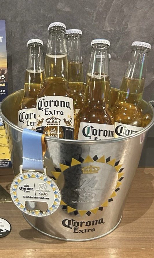 おはようございます！（👓）
夏のイメージが強いコロナビールですが、ライムを搾って飲むとこの季節でも最高です
HUB a nice day 🌈🌈🌈