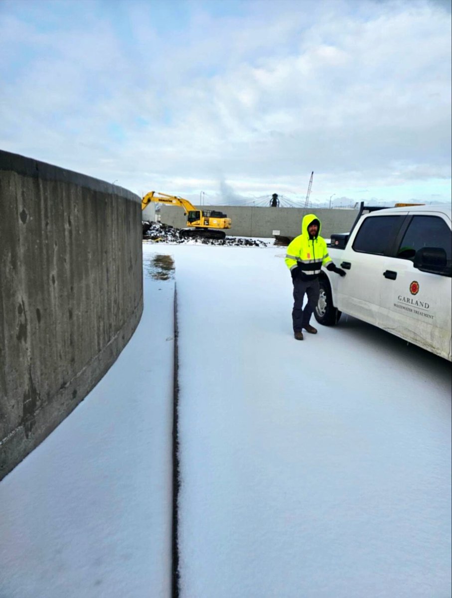 garlandtxgov's tweet photo. ❄️💧 Thank You, Garland Water Utilities! 💧❄️
As North Texas faces freezing temps, our Standby &amp; WWTP crews are working around the clock to keep water flowing and systems operating safely. Thank you to our field, plant, dispatch &amp; on-call teams! 👏💙 https://t.co/rH1spJJOgw