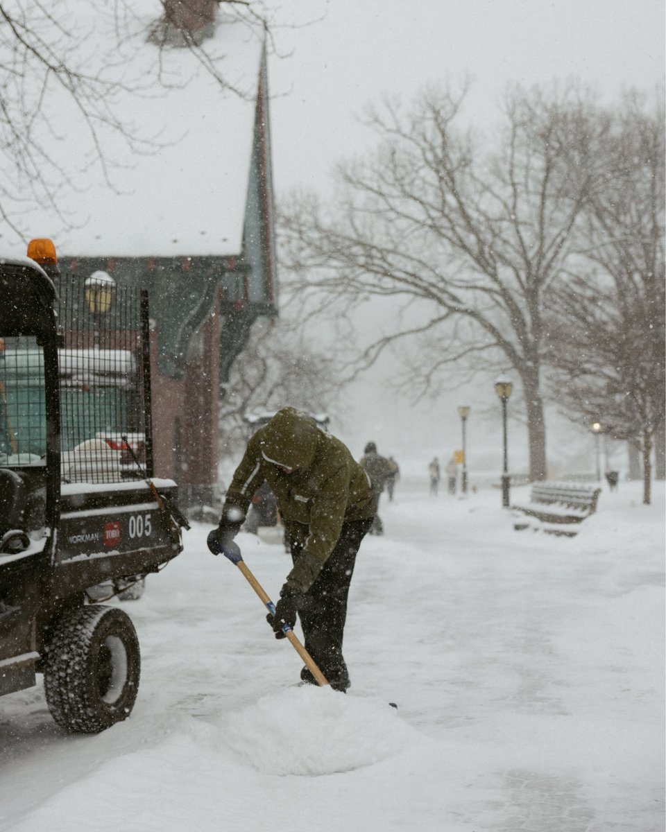 NYCMayor's tweet image. Thank you to all of the city workers who have been working around the clock this weekend to keep us safe. No job is too small, no storm is too big.