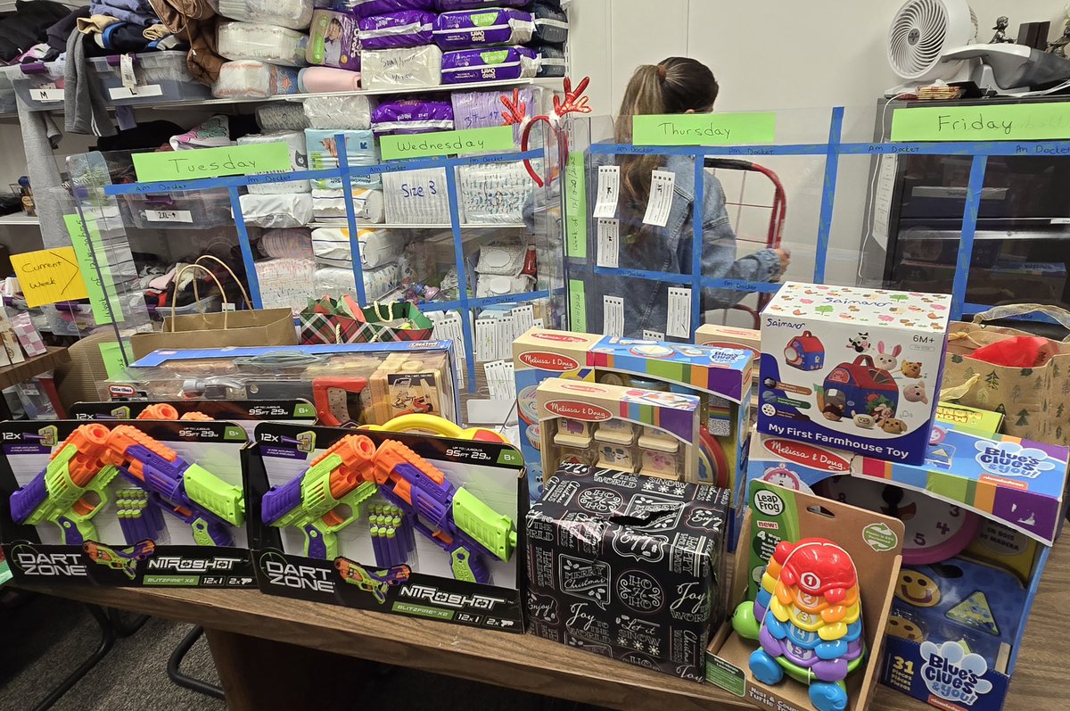 KingsRidgeHOA's tweet photo. We enjoy celebrating friendships in our West Plano neighborhood. And we also love helping others who may not be as fortunate. During our holiday party, we collected new toys and coats for area foster children.

Story: https://t.co/tzk8ExNsAj https://t.co/Kehh2icyNz