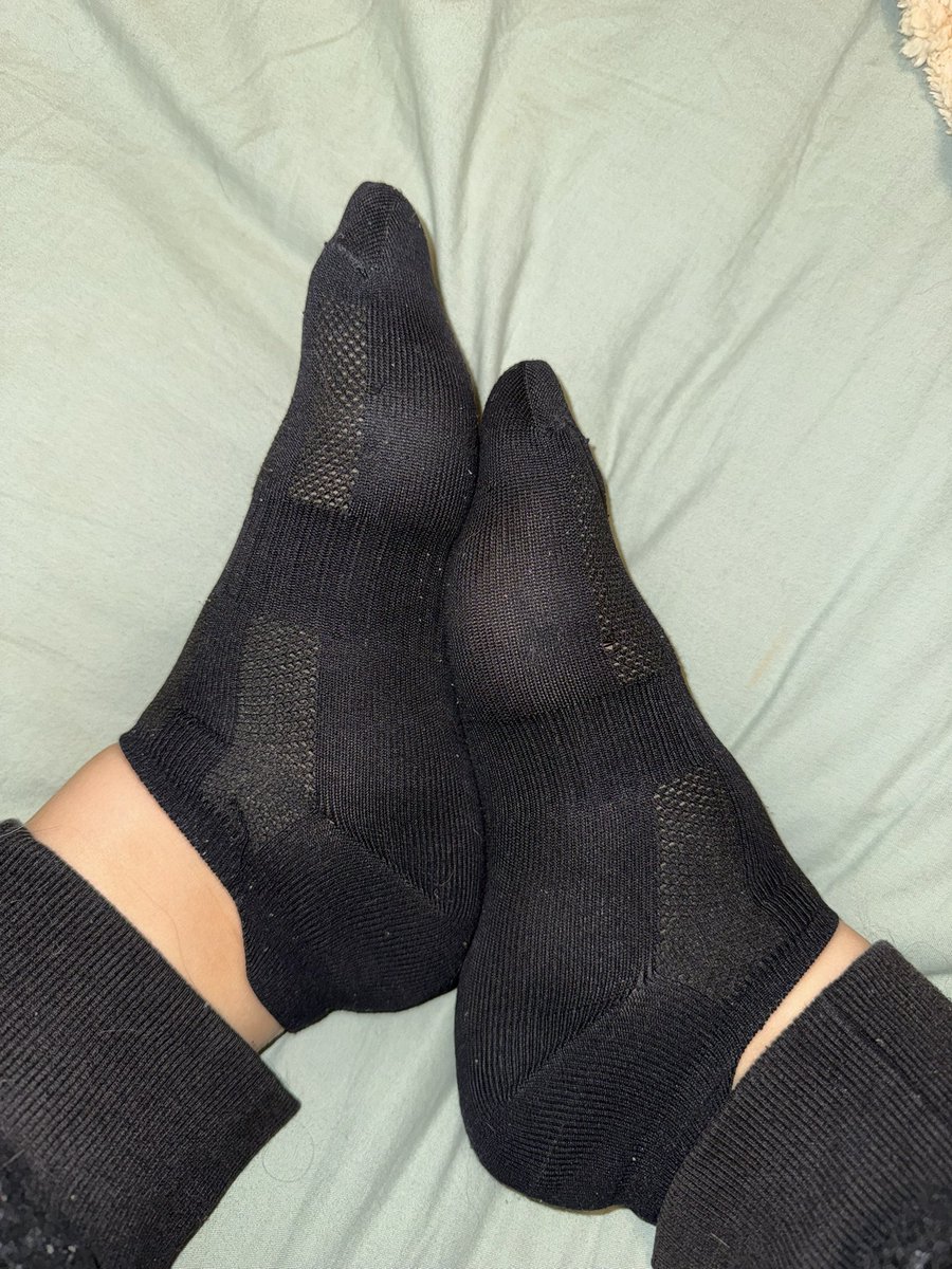 Worn these for 5 days ready to send to a good paypiggy
You know you want a pair so why deny yourself 

Worn Socks Feet