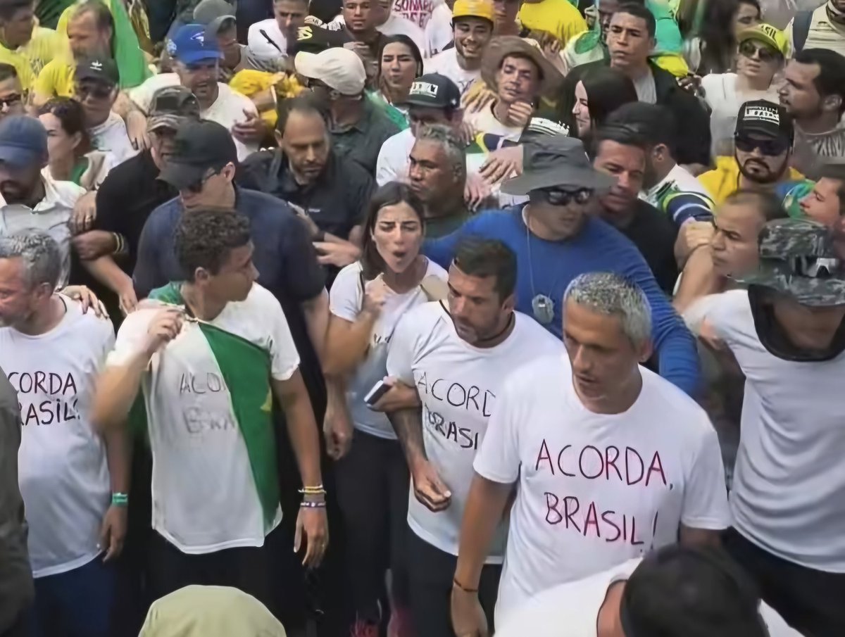 Nessa foto está um resumo dessa patifaria e galhofa.
<a href="/GayerGus/">Gustavo Gayer</a> assassino, tirou a vida de 3 pessoas dirigindo bêbado
<a href="/carlosjordy/">Carlos Jordy</a> segundo o irmão, era envolvido com torcida organizada, tráfico e teve que fugir para o Sul. A esposa estava nomeada no CEPERJ. 
<a href="/nikolas_dm/">Nikolas Ferreira</a> canalha só