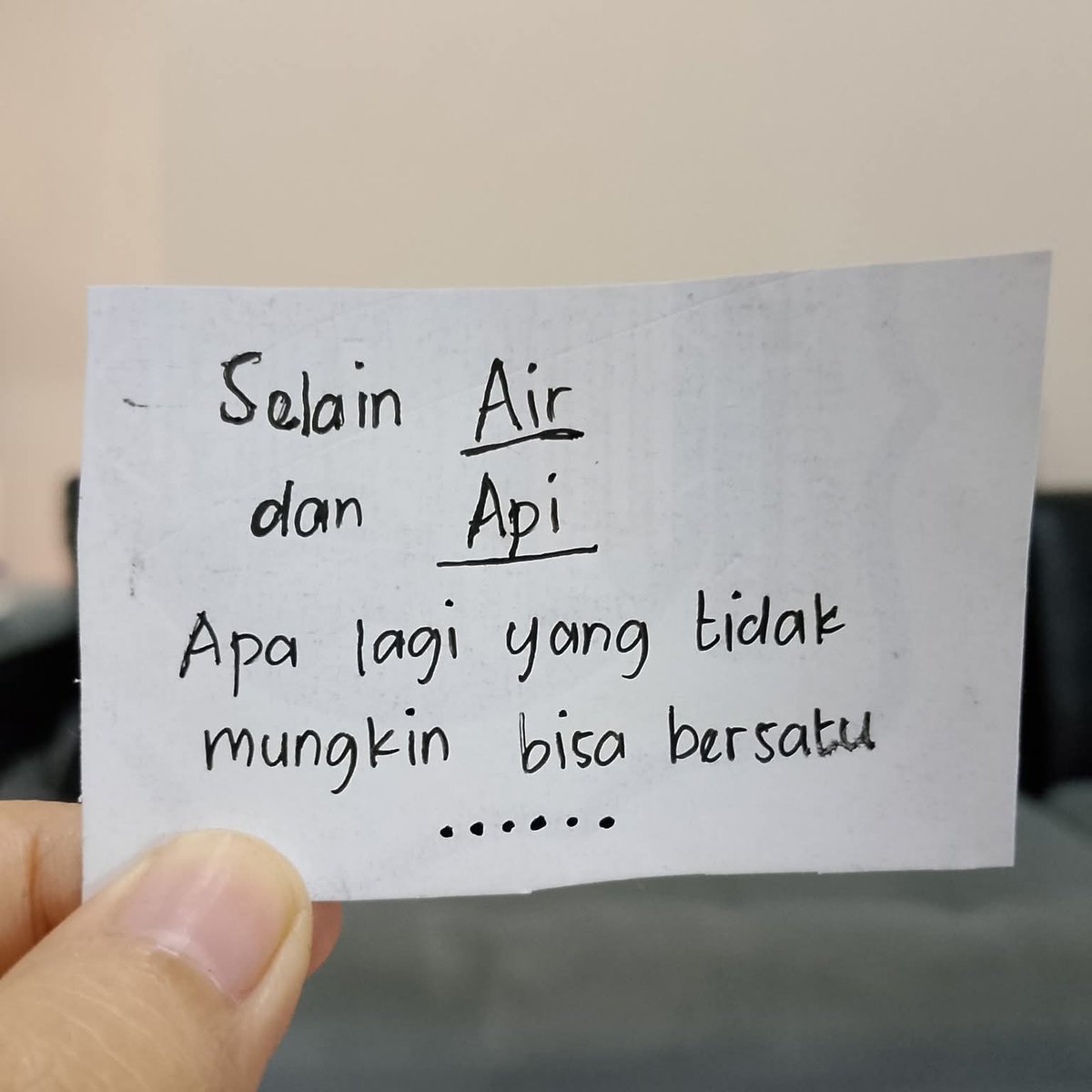 Ketawa itu GRATIS 🛩 tweet media