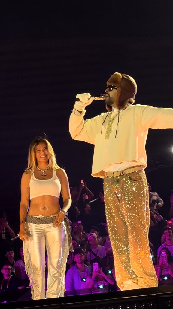 Karol  G es la invitada de la tercera fecha de Bad Bunny en Colombia 💕🐰