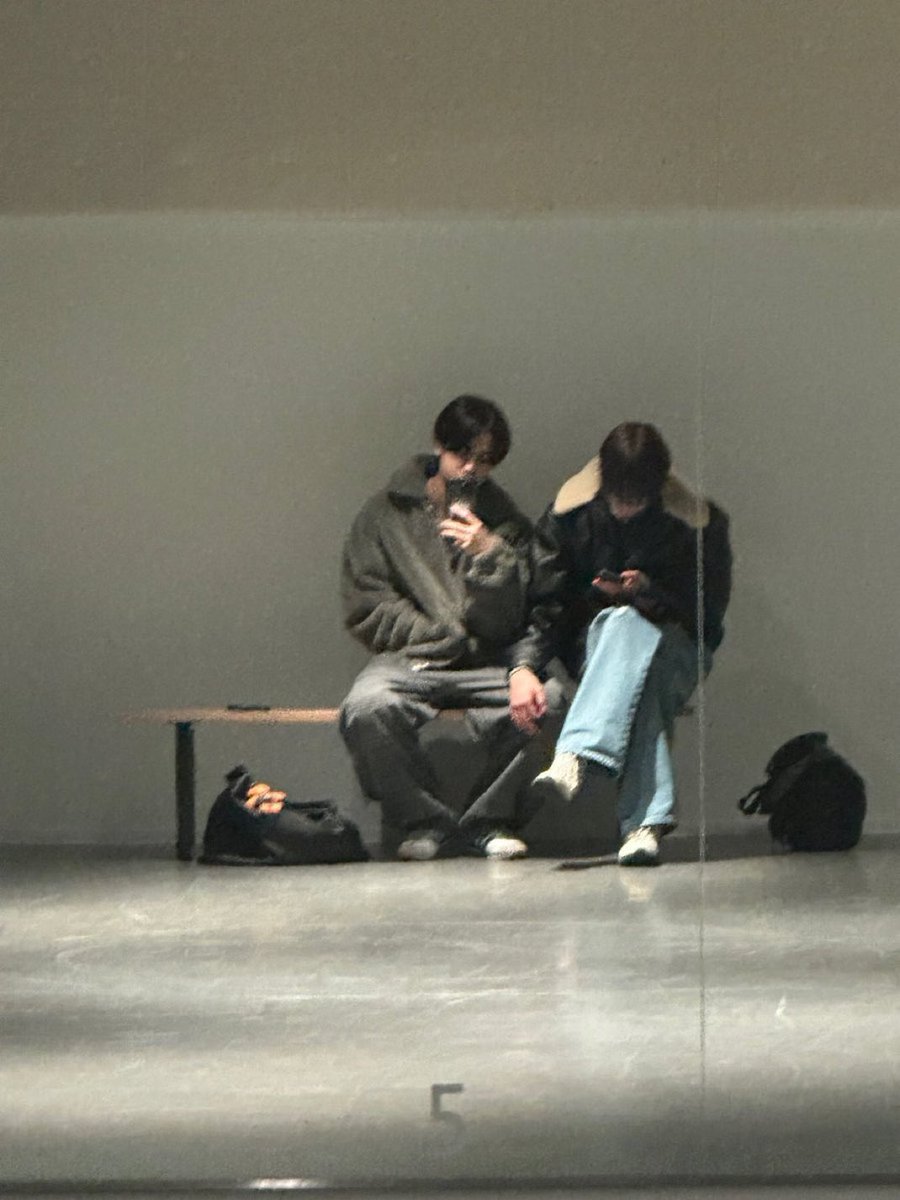 nijyu250894's tweet photo. 난 변으주 캐해 >>운전할때남는손은여친허벅지위<< 라는 캐해가 가능할줄 ㅁㄹ는데 이거 보고 가능하게됐음 https://t.co/wVGtGCic6Z
