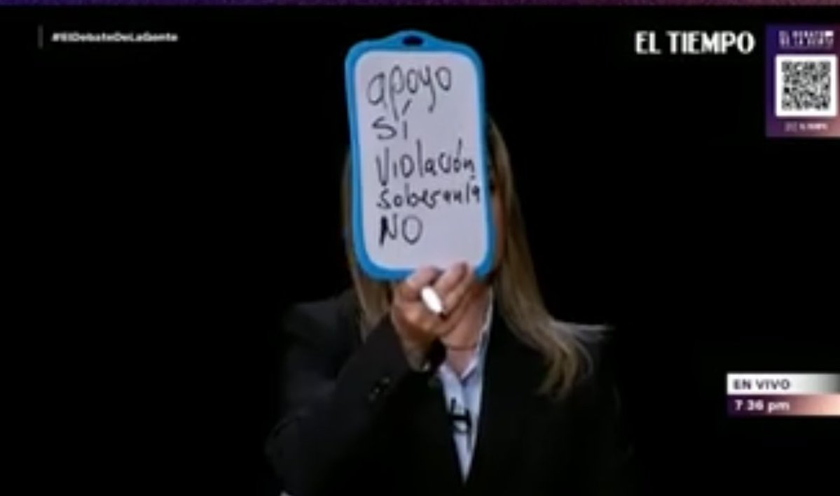 FrioTemplado's tweet image. Dávila dice que apoyaría una intervención militar gringa, pero sin violación de la soberanía jajajajajajaja
Pueden cogerlo de ejemplo para enseñar que es un oximoron. El oximoron más oximoron en la historia de los oximorones