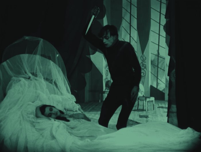 saraamustdie's tweet photo. A PHANTOM. A DAGGER. GREEN. AMO LAS REFERENCIAS A CESAREEEEEEEE #MCRPeru https://t.co/h9Kqzghm9t