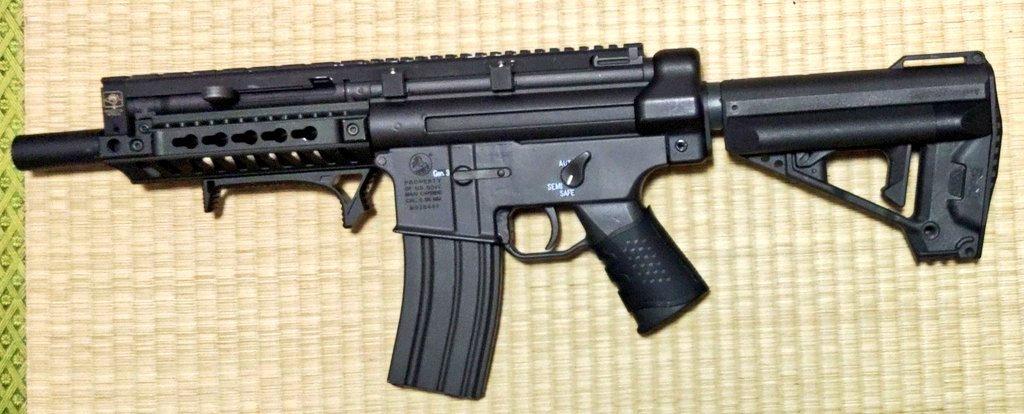 原型ブレイカーのP90と聞いて。

では、こちらの『M　P　5』もご覧くださいヾ⁠(⁠･⁠ω⁠･⁠*⁠)⁠ﾉ
M4?...いえいえ。どう見てもMP5です🤣🤣🤣

※ロアもアッパーもMP5です。
