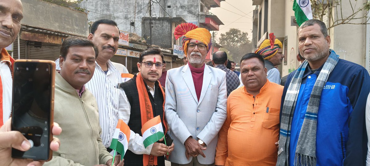 गणतंत्र दिवस के पावन अवसर पर आदरणीय भाजपा जिलाध्यक्ष भाईसाहब श्री महाराज सिंह दांगी जी आदरणीय विदिशा Mlaआदरणीय भाई साहब श्री मुकेश टंडन जी द्वारा नये मतदाताओं का अभिनंदन किया गयाकार्यक्रम में लोकतांत्रिक मूल्यों, मतदान के महत्व और राष्ट्र के प्रति कर्तव्यों पर सार्थक संदेश दिया