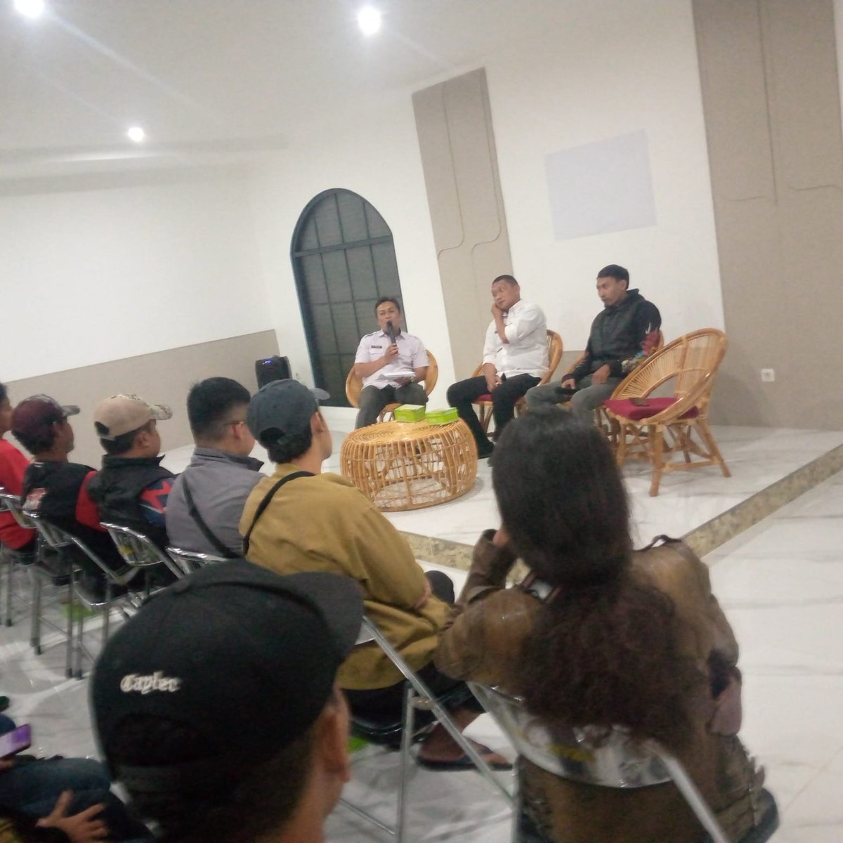 kelcaringin's tweet photo. Rapat Koordinasi Karang Taruna Kelurahan Melaksanakan Pembentukan Panitia Pemilihan Ketua Karang Taruna Kelurahan CaringinMasa Bhakti 2026-2030 Bersama Kasi Kesos, LPM Kelurahan https://t.co/Sfs86ZRfE4