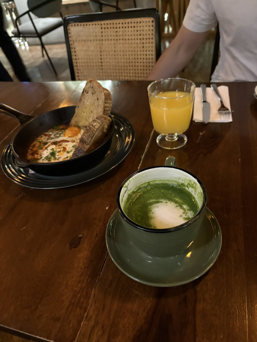 isabelaforerot's tweet photo. Viajecito express 🚂💃🏽 https://t.co/rDCKyi7cuB