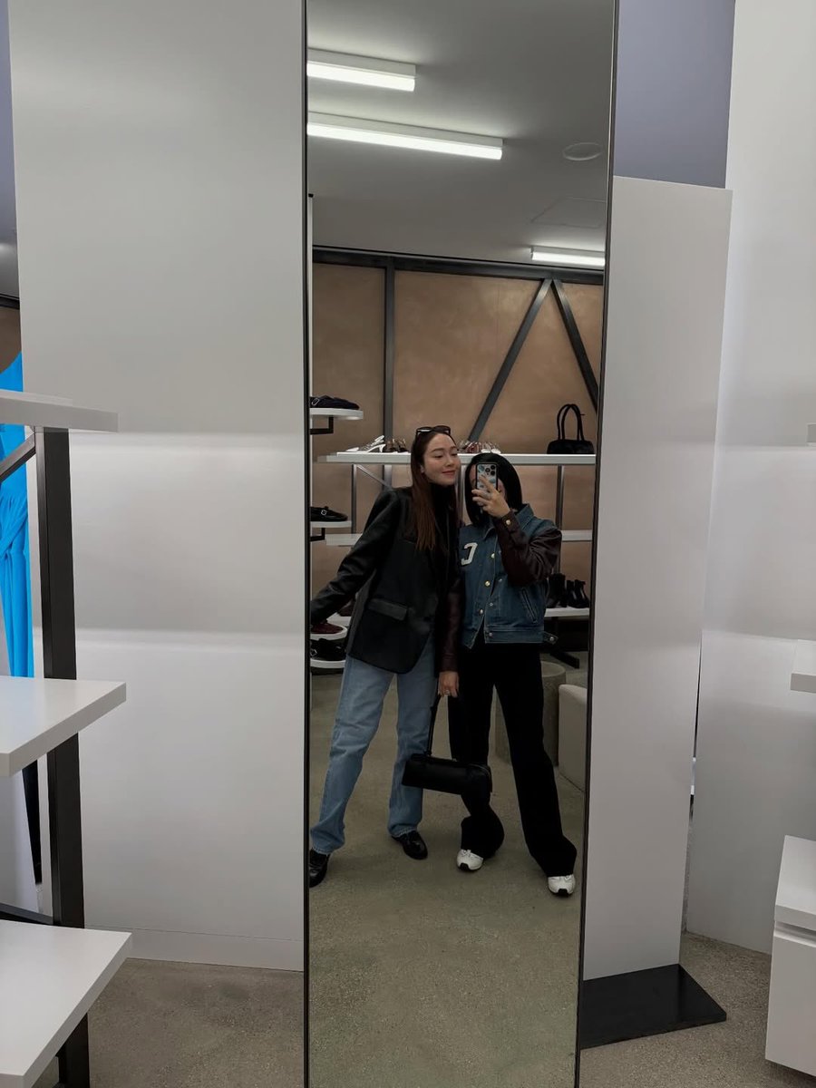 hyori_sunie's tweet image. 260126 Jessica Jung @ dr_shw IG (1)

Tokyo girls trip

#JessicaJung #제시카