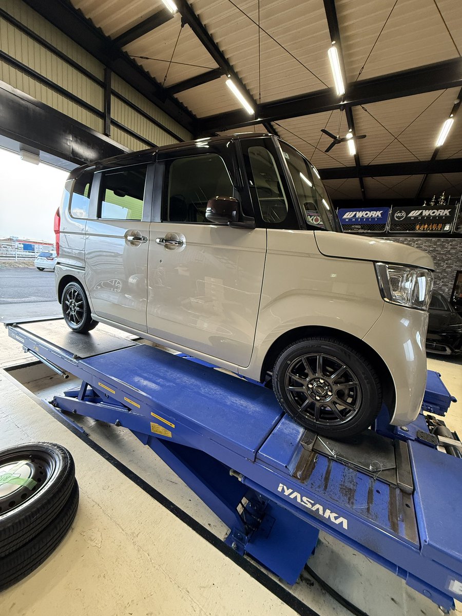 新車のFL5シビックタイプRは取付部品が大量にあります❗️サーキットタイムアタック車両です👍ホンダヴェゼルは業者様より4輪アライメントのご依頼👌BMWM3のお客さんは仕様変更でリピート4輪アライメントご依頼😄ご新規女性オーナー様スタッドレスタイヤ交換依頼ありがとうございました🫡