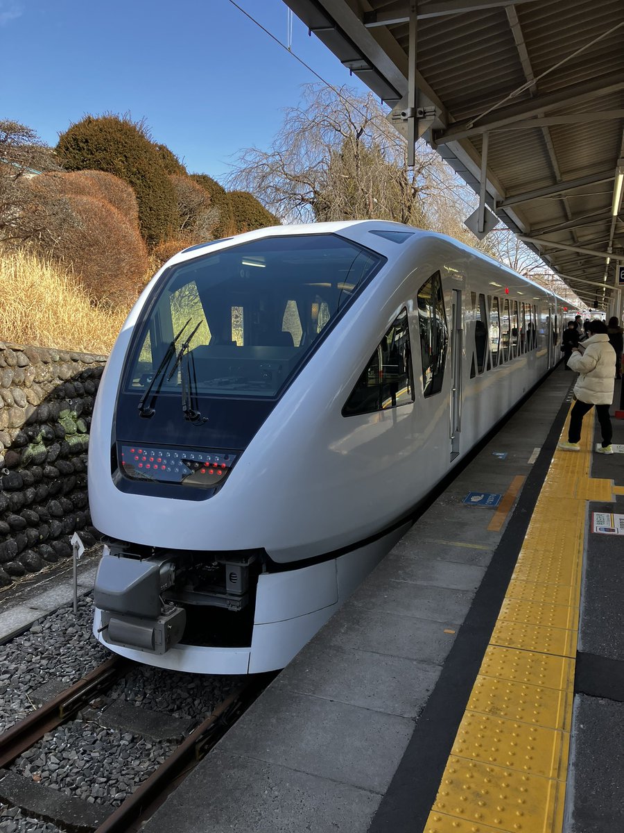 osawariman4's tweet photo. 古い電車と
最新の電車が止まっていたので

思わずカシャリ https://t.co/SxhySJZOku