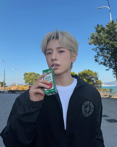 진심 가짜코 얼굴에 존나 어울린다 가짜쌍커풀도